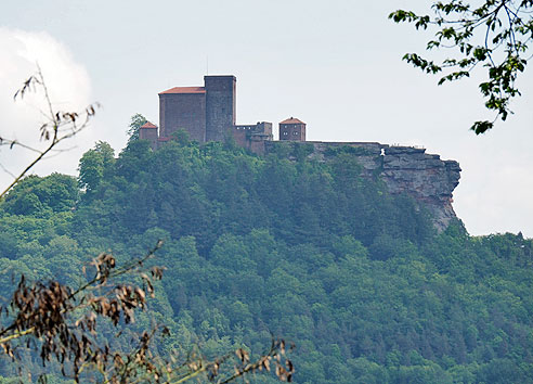 Rundtour auf die Berge um den Trifels, zurück im Queichtal