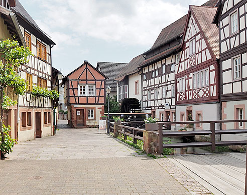 Rundtour auf die Berge um den Trifels, zurück im Queichtal