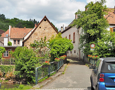 Rundtour auf die Berge um den Trifels, zurück im Queichtal