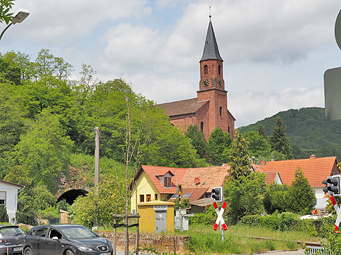 Rundtour auf die Berge um den Trifels, zurück im Queichtal