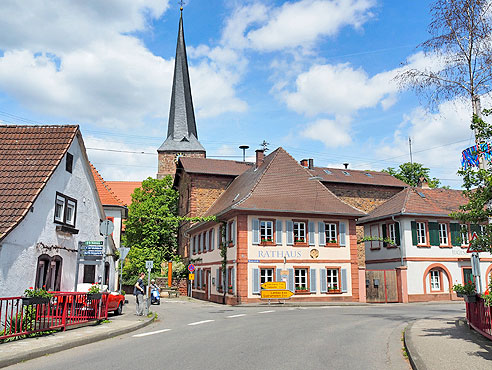 Rundtour auf die Berge um den Trifels, zurück im Queichtal