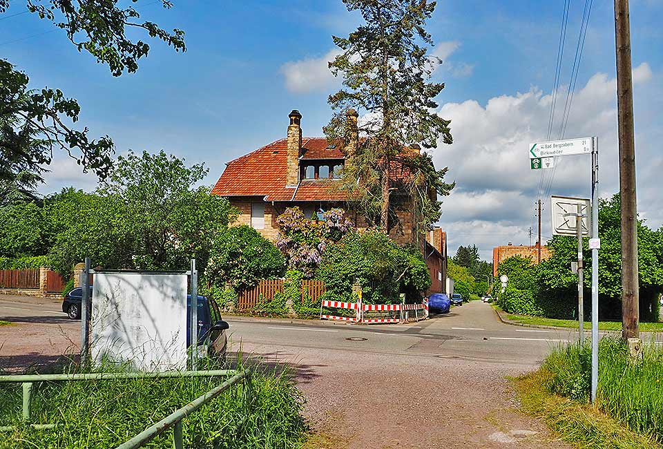 Am Ortsende vonn Siebeldingen zweigt der Radweg nach Birkweiler abh