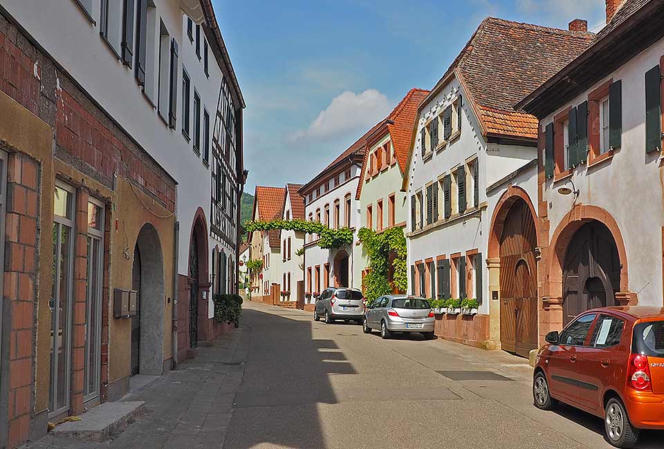 In Birkweiler finden Sie zahleiche Winzerhöfe