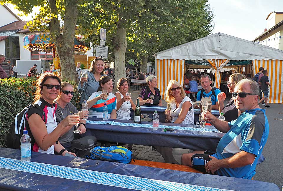 >Abschluss beim Straßenfest in Reilingen