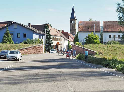 Radrundtour von St. Leon entlang von Spargelfeldern und Seen nach Speyer und zurück