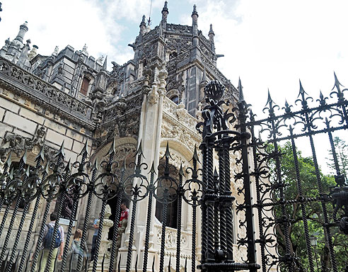 Quinta da Regaleira ein Traumpalast im Wald