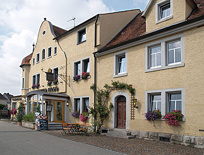 Hotel Goldenes Fass Rothenburg Seitenansicht