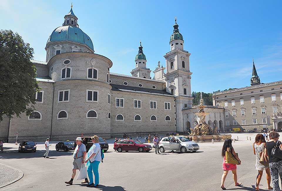 Domplatz in Salzburg