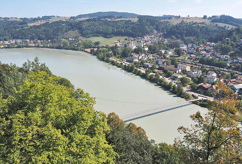 Blick ins Inntal vom Schloss Neuburg