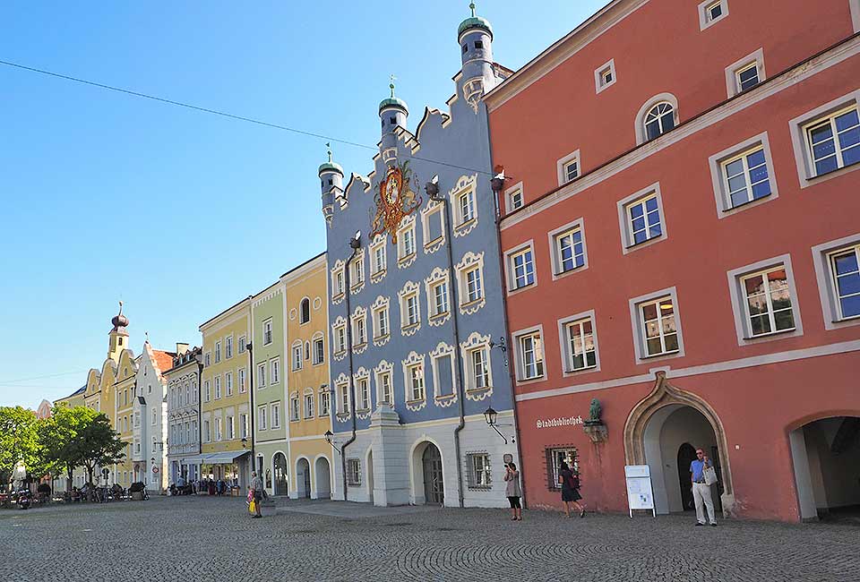 Häuserfronten in Burghausen