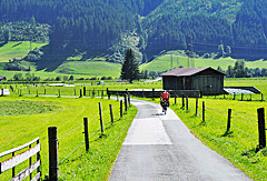 
Radweg durchs Tal