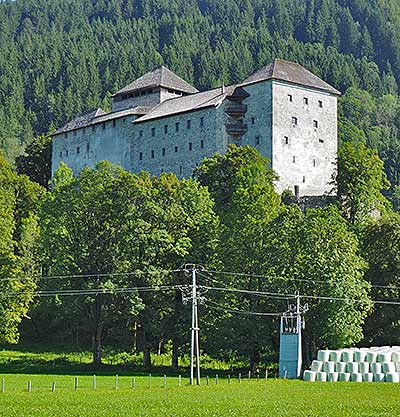 Blick auf Burg Kaprun