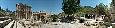 Panorama an der Celsus-Bibliothek in Ephesos, Türkei
