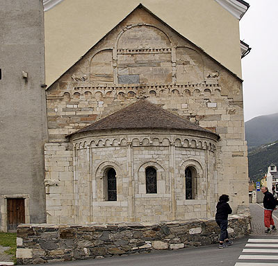 Romanische Apsis der Pfarrkirche