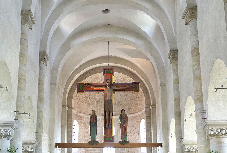 Romanische Ausstattung in der Basilika in Altenstadt