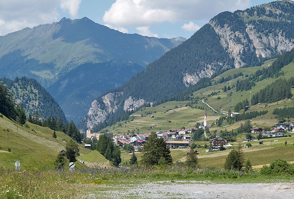 Blick auf Nauders von der Bergseite