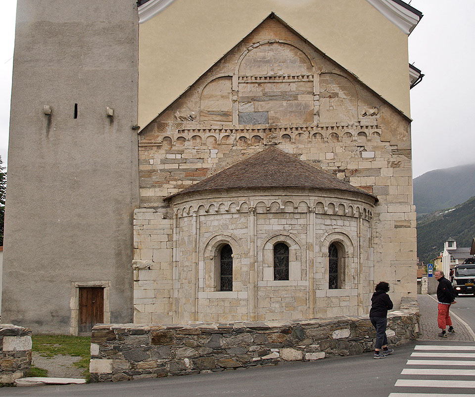 Romanische Apsis der Pfarrkirche