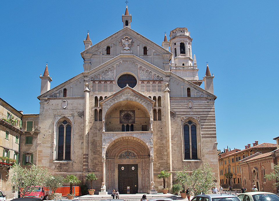 Romanischer Dom in Verona