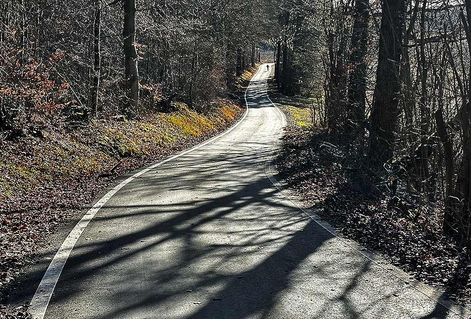 Neuer durchgehender Asphaltweg Neuer durchgehender Asphaltweg
