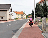 Rot gepflastert durch den Ort