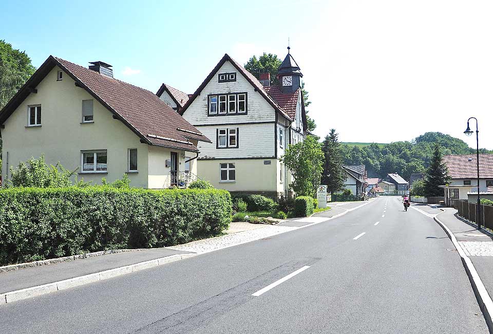 Auf der Straße durch Schirnrod