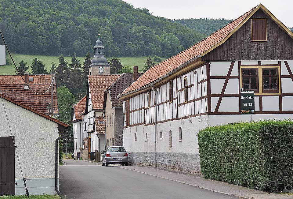 Blick auf den Ortskern von Belrieth