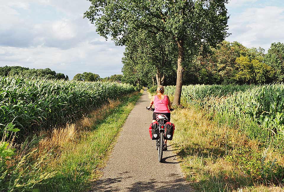 Radweg auf der alten Bahnlinie
