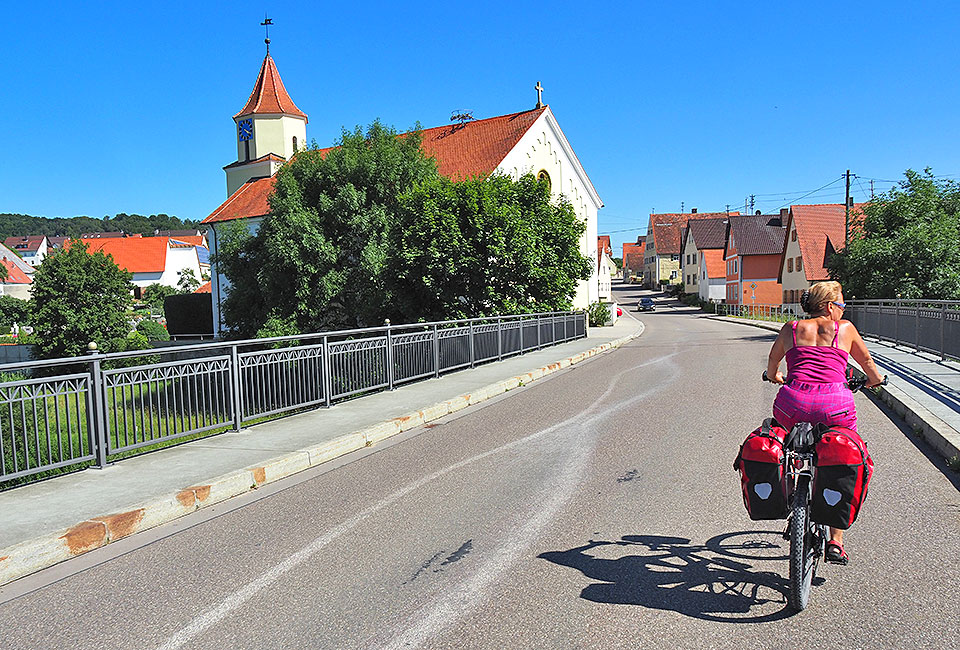 Radweg durch Wörnitzostheim