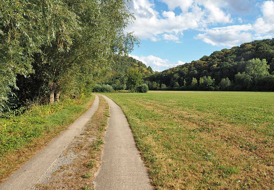 Entlang der Enz geht es am Enzeck vorbei