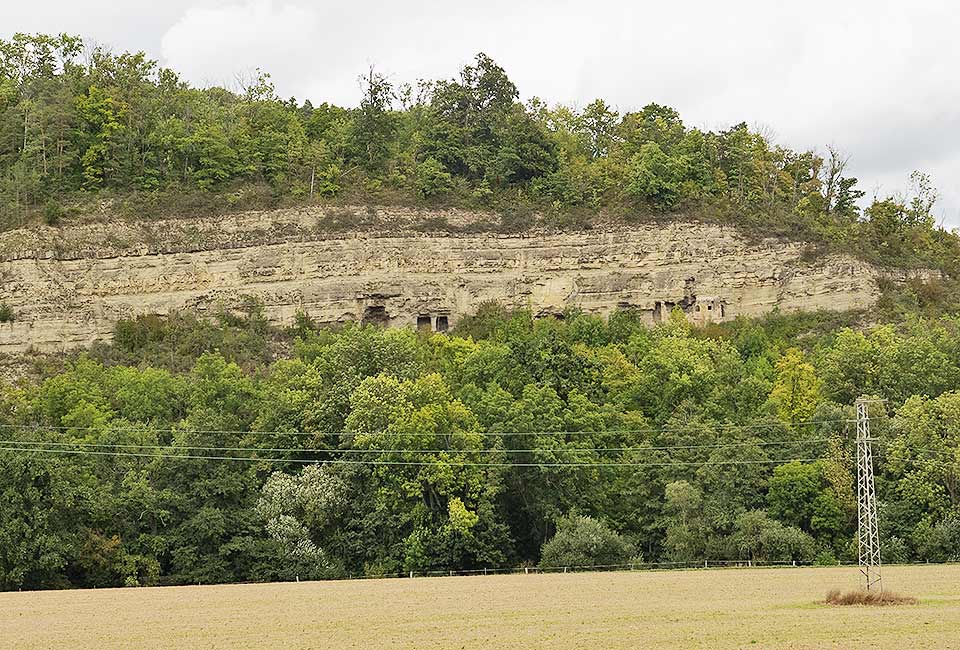 Archaische Felsenburg Buchfahrt