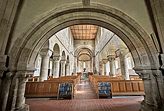 Romanisches Kirchenschiff